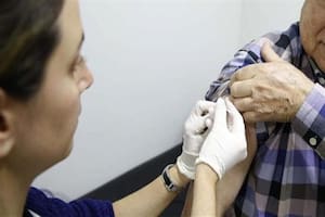 Los mayores de 65 serán el primer grupo de la población de riesgo que recibirá la vacuna antigripal