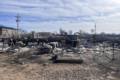 Los McCain volvieron tras el incendio para comprobar que todas sus pertenencias habían resultado quemadas