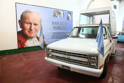 Los mecánicos del museo consideran que la C-30 es un pedazo de historia. La tratan como tal.
