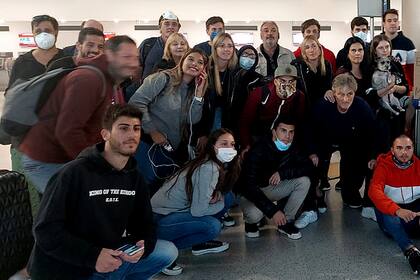 Los médicos argentinos varados en Miami hacen gestiones para poder regresar al país. Muchos viajaron a capacitarse, otros de vacaciones con sus familias