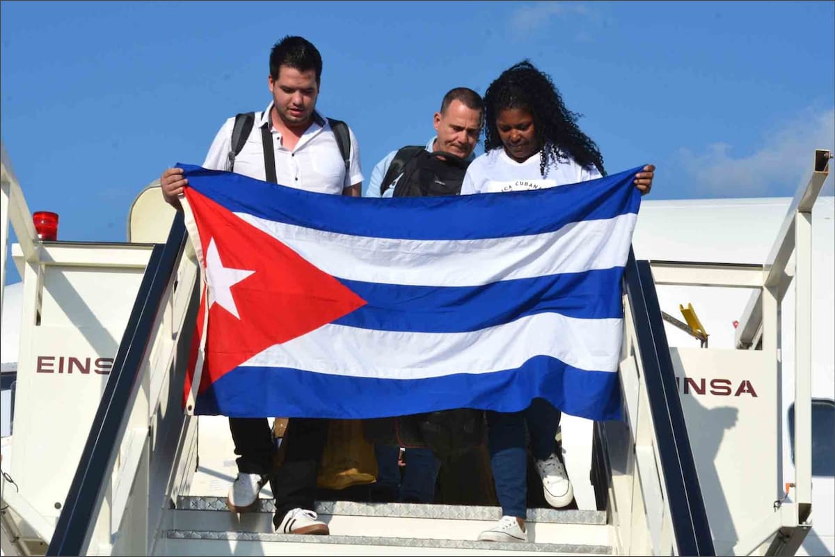 Los médicos cubanos que trabajan en misiones fuera de su país enfrentan cancelaciones de convenios en Latinoamérica en medio de la crisis