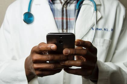 Los médicos especialistas en neurocirugía tienen los ingresos más altos, según documentos fiscales
