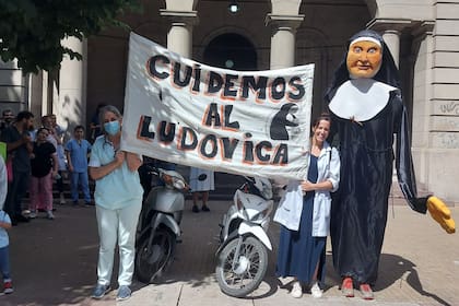 Los médicos también reclaman mejoras en los salarios y en el estado del edificio del hospital