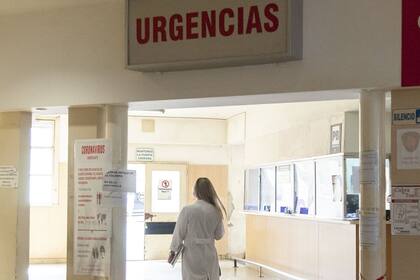 Los médicos trabajan con licencias suspendidas