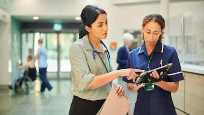 Los médicos y especialistas de la salud serán muy demandados siempre que aprendan y se adapten a nuevos métodos de diagnóstico y tratamiento