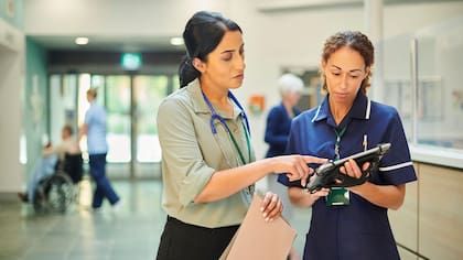 Los médicos y especialistas de la salud serán muy demandados siempre que aprendan y se adapten a nuevos métodos de diagnóstico y tratamiento.