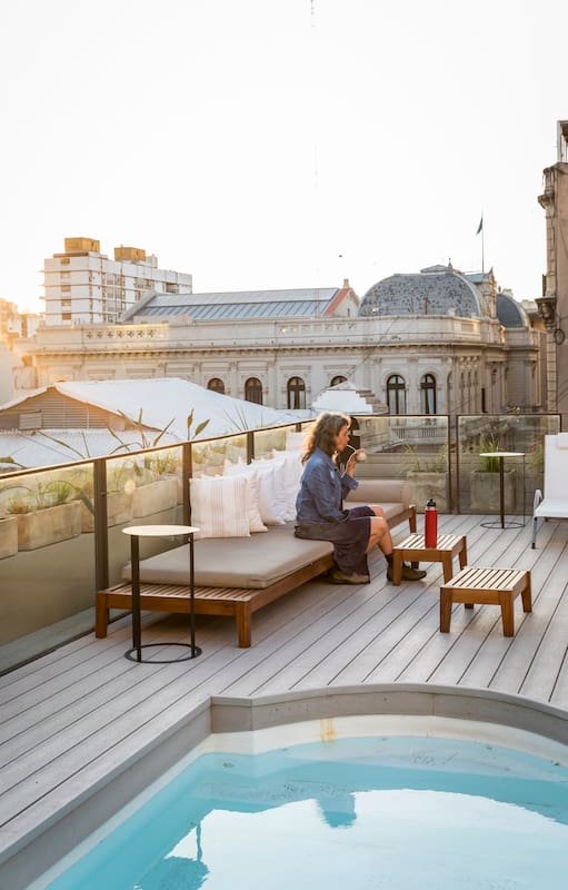 Los medios internacionales destacan su arquitectura y diseño, la ubicación estratégica en pleno centro histórico y los detalles encantadores que matizan el servicio de excelencia.