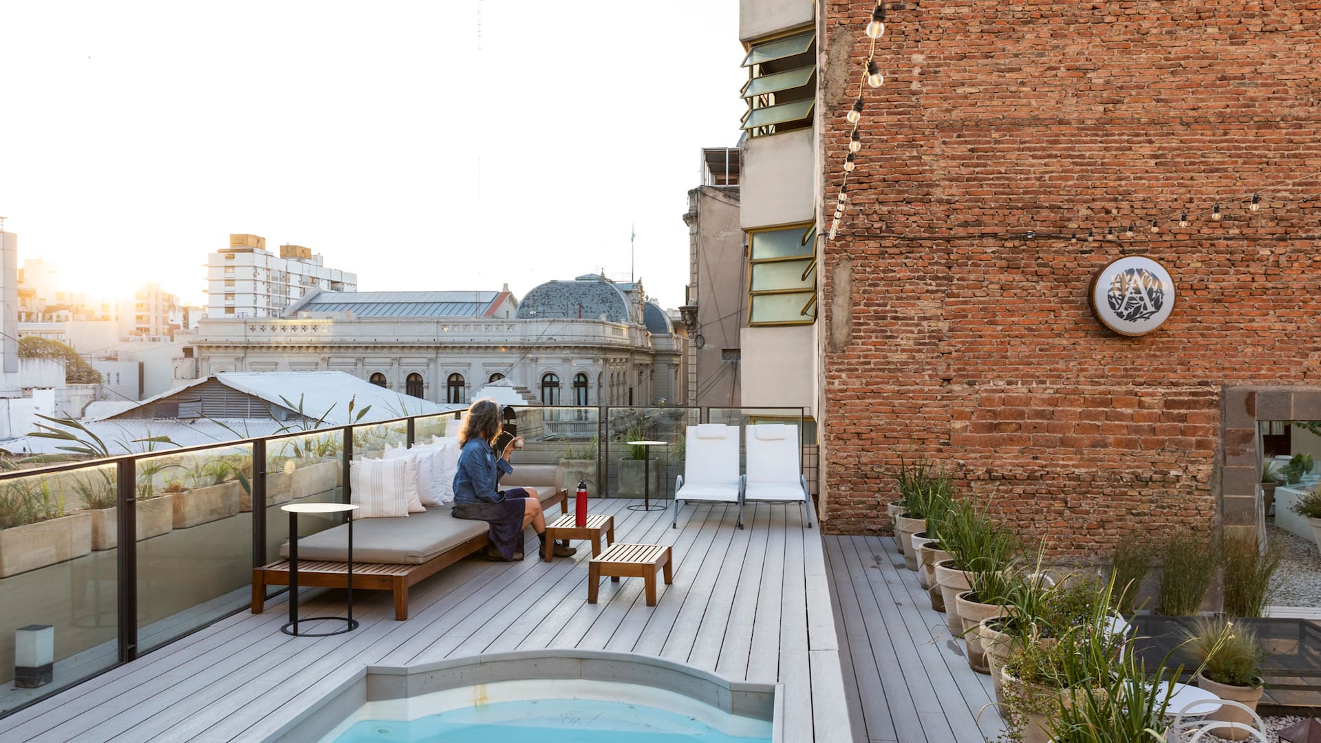 Los medios internacionales destacan su arquitectura y diseño, la ubicación estratégica en pleno centro histórico y los detalles encantadores que matizan el servicio de excelencia.