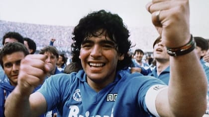 Diego Armando Maradona fue un Dios pagano en Napoli: llegó a la cima y cayó en la oscuridad