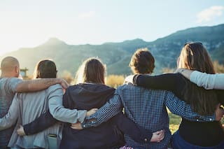 Todos los descuentos del Día del Amigo para salir y festejar con billeteras virtuales y tarjetas de beneficios