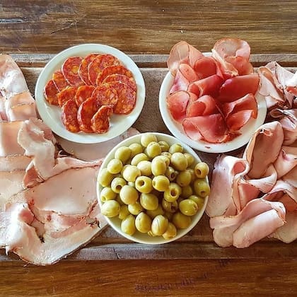 Los mejores fiambres esperan en Emporio Gourmet.