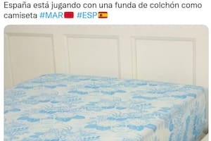 Los mejores memes sobre la indumentaria de color celeste de España contra Marruecos