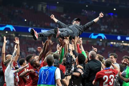 Klopp vuela gracias a sus jugadores, la noche en que Liverpool conquistó la Champions de su mano