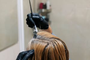 Los mejores tips para cuidar el cabello antes y después de una decoloración