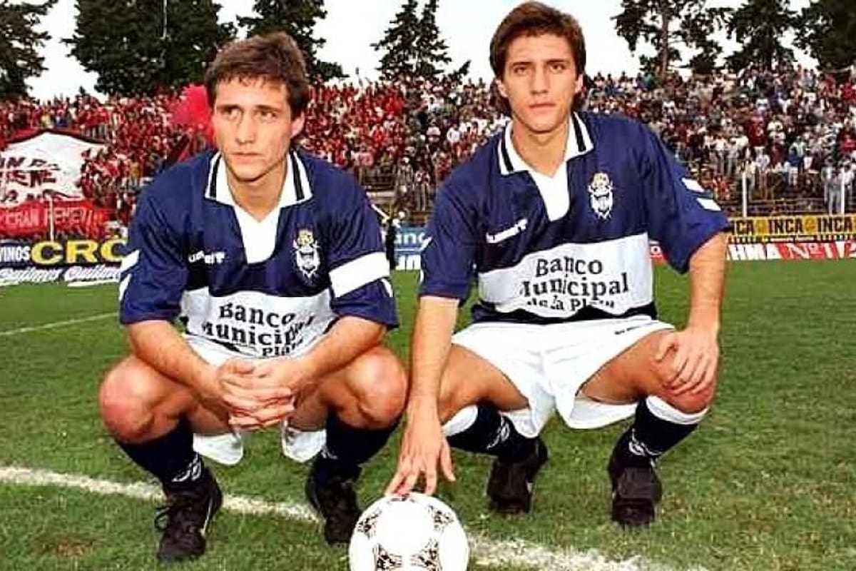Los mellizos Barros Schelotto, ídolos de Gimnasia