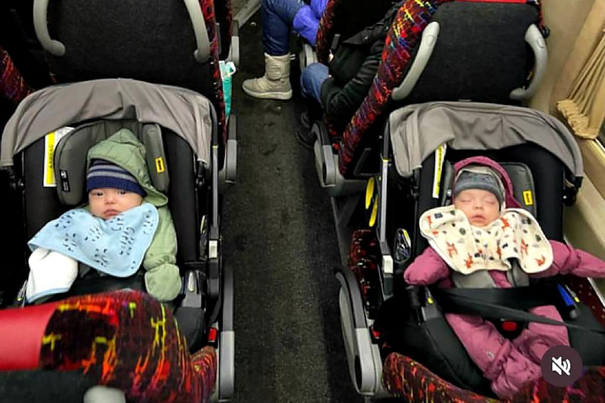 Los mellizos fueron rescatados de un orfanato en Rusia