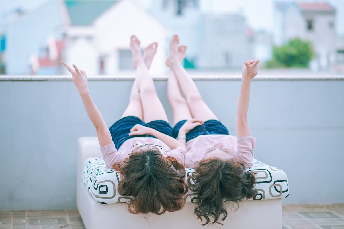 Los mellizos tienen la fuerza del equipo para enfrentar a sus padres, y a menudo lo hacen.
