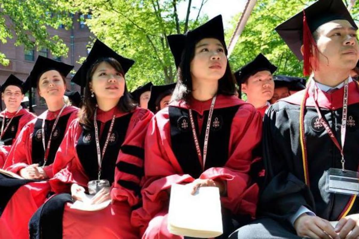 Los mensajes de advertencia que las universidades de EE.UU. están enviando a sus estudiantes extranjeros para que regresen al país antes de que asuma Trump