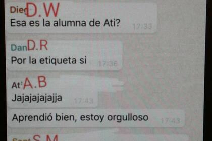 Los mensajes incluyen también fotos y videos de las alumnas