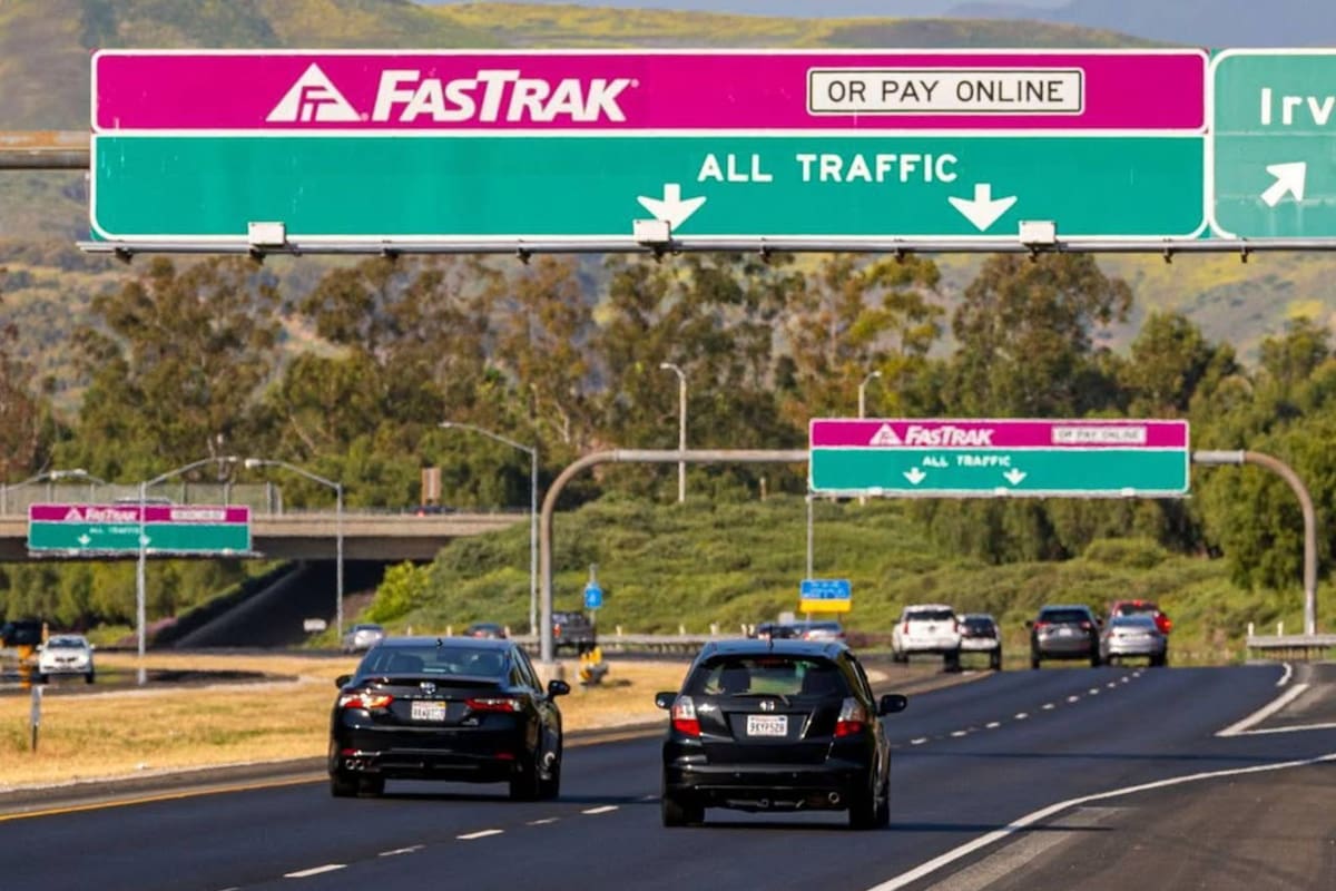 Los mensajes simulan ser de FasTrak, pero son apócrifos y están ideados para robar los datos de los automovilistas