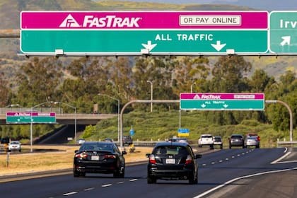 Los mensajes simulan ser de FasTrak, pero son apócrifos y están ideados para robar los datos de los automovilistas