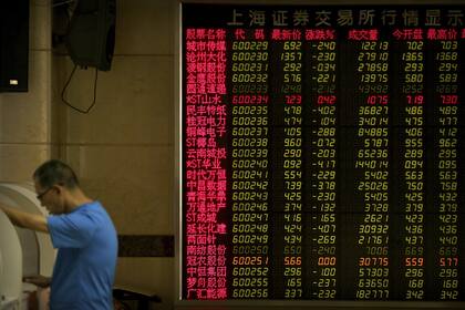 Los mercados asiáticos se desplomaron hoy después de la sorpresiva amenaza del presidente Donald Trump de alzas arancelarias adicionales a las importaciones chinas