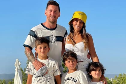 Los Messi viajaron a Disney y disfrutaron de una exclusiva comida en un restaurante ambientado en la película La Bella y la Bestia (Foto: Instagram @antonelaroccuzzo)