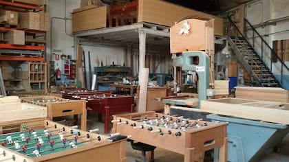 Los metegoles en la fábrica de Agustín Navarro, en Valencia, antes de que la DANA arrasara con todo