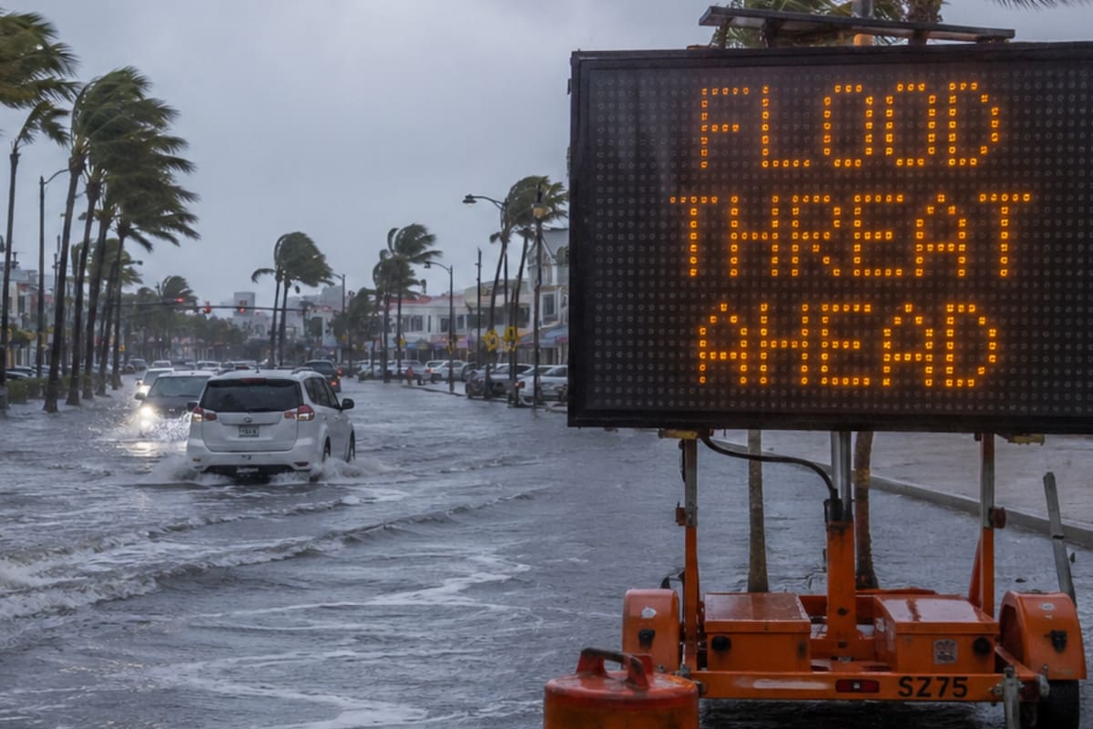 Los meteorólogos esperan que este patrón continúe durante los próximos días. En el centro-este de Florida, el NWS anticipa nuevas oportunidades de chaparrones y tormentas vespertinas durante el fin de semana
