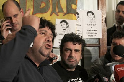 Los metrodelegados Néstor Segovia y Roberto Pianelli anunciaron el acuerdo, anoche, a las 22.30