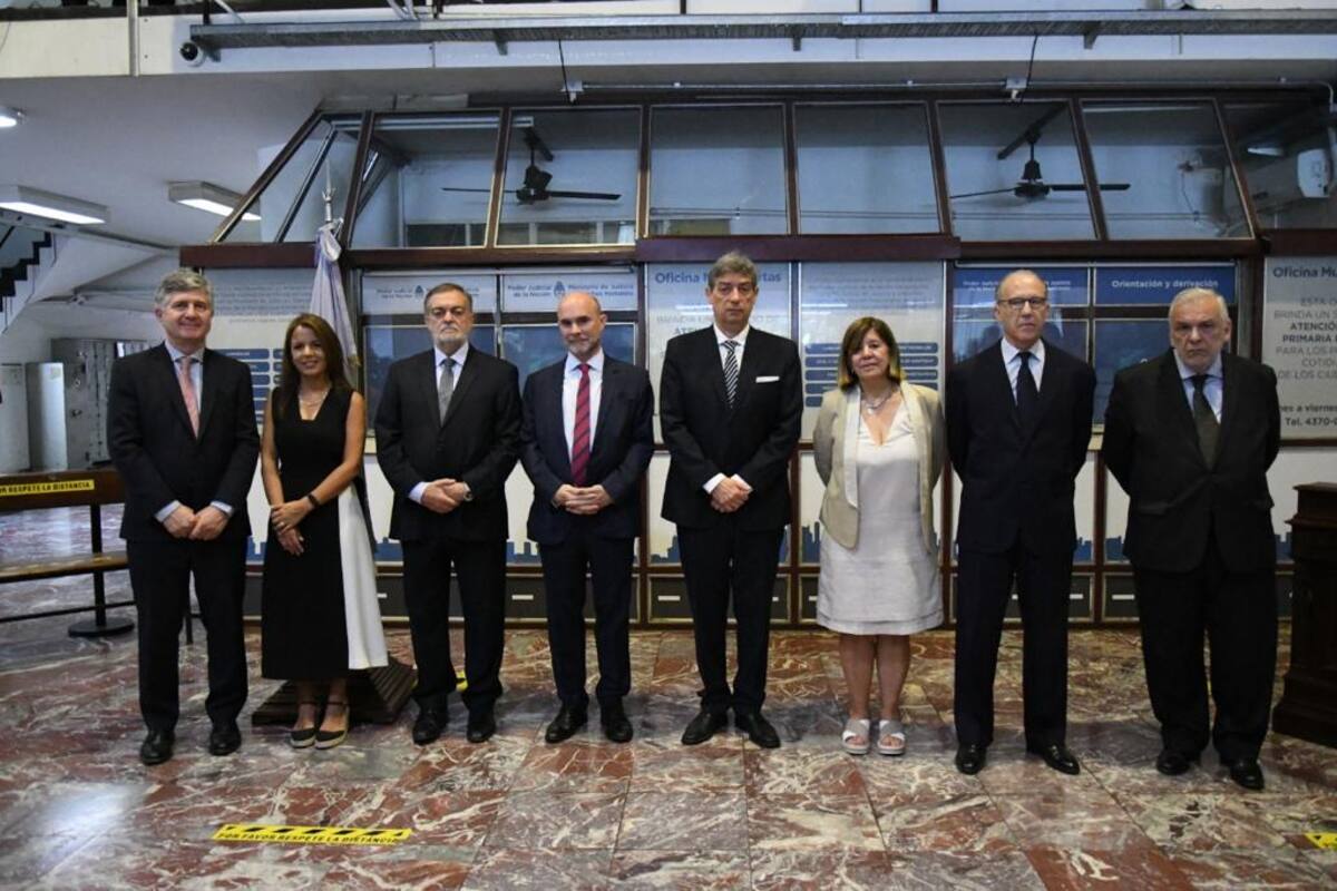 Los miembros de la Corte Horacio Rosatti y Carlos Rosenkrantz junto con los jueces de la Camara Civil
