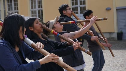 Los miembros de la orquesta aprecian que la generosidad y las ofertas de ayuda en Alemania fue amplia