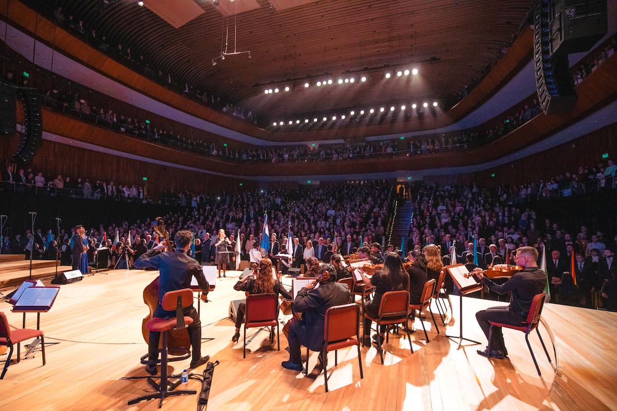 Los miembros de la orquesta evangélica, en una presentación anterior en el recinto de la Ballena Azul
