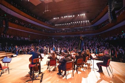 Los miembros de la orquesta evangélica, en una presentación anterior en el recinto de la Ballena Azul