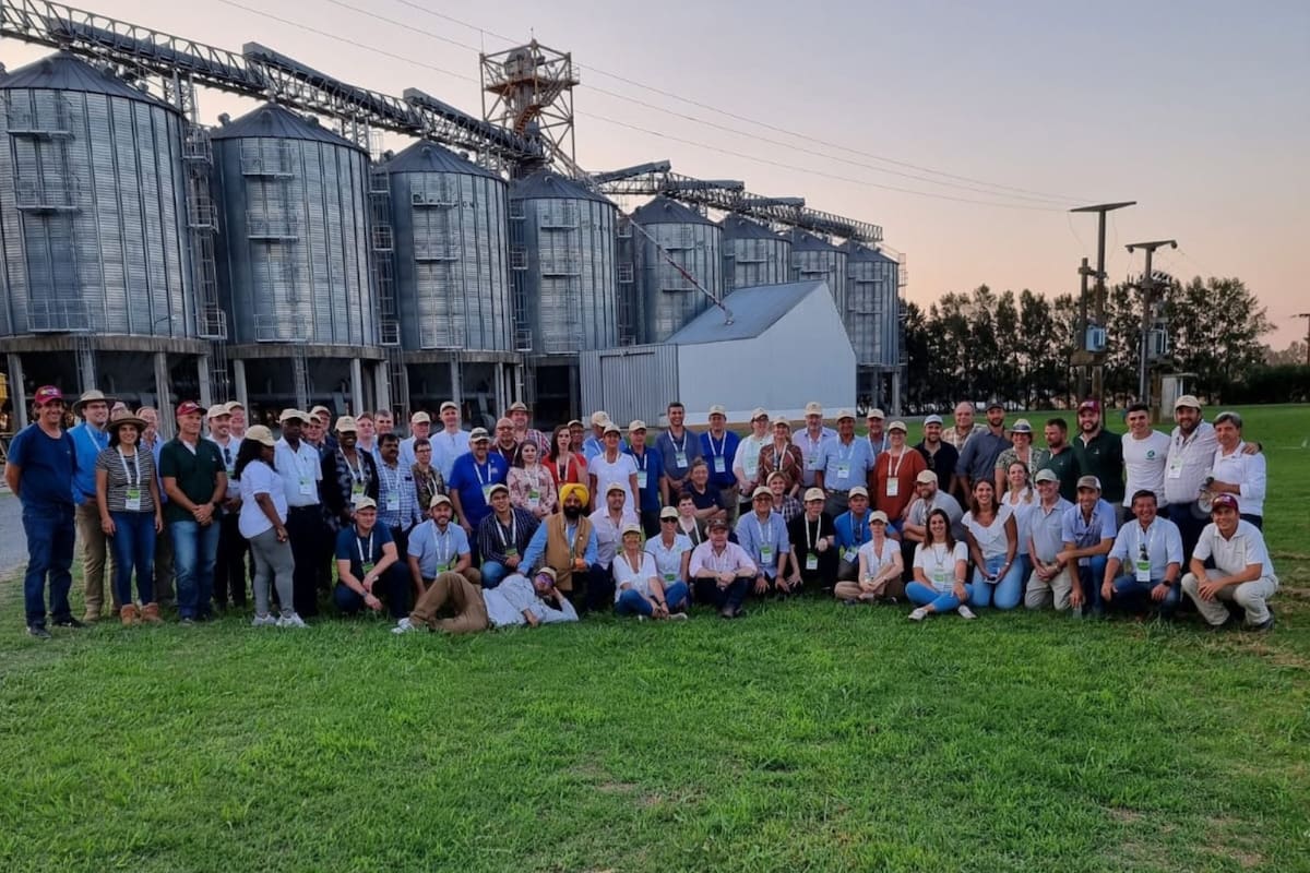 Los miembros de la red Global Farmer Network en su visita por la Argentina