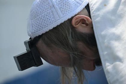 Los miembros de la secta denuncian una persecución religiosa en su contra y defienden sus costumbres.