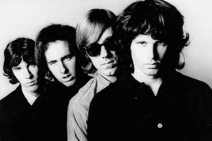 Los miembros de The Doors; John Densmore, Robbie Krieger, Ray Manzarek y Jim Morrison