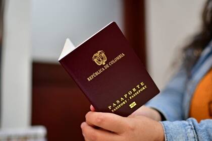 Los migrantes colombianos mayores de edad deben presentar la cédula de ciudadanía vigente y el pasaporte anterior, en caso de tenerlo