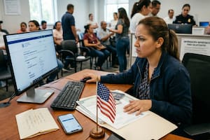 Los migrantes deben estar al día con sus trámites con el Uscis para evitar consecuencias en su estatus y sus procesos