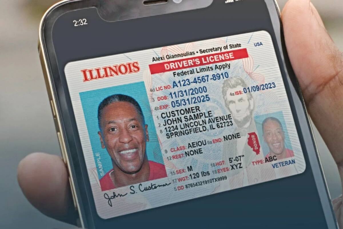 Los migrantes en Illinois pueden solicitar una licencia de conducir estándar que cuenta como identificación oficial (Archivo)