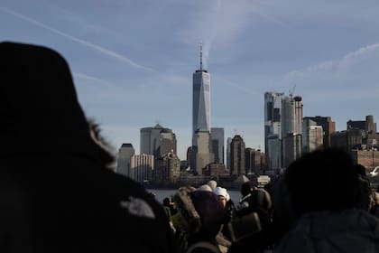 Los migrantes en Nueva York se enfrentan al cierre de refugios y a un recorte en el presupuesto de asistencia legal para sus solicitudes de asilo