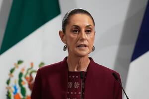 Los migrantes que tienen un número de México y viven en EE.UU. tendrán su celular bloqueado si no lo registran (AP Foto/Marco Ugarte, Archivo)