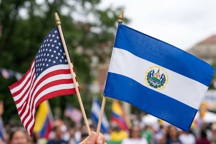 Los migrantes salvadoreños mantienen el TPS mientras EE.UU. resuelve sobre su continuidad o terminación