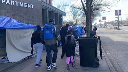 Los migrantes se alojan en diferentes centros en Chicago