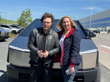 Los Milei, en Tesla