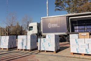 Los miles de libros que donaron las cámaras del sector editorial a las bibliotecas populares de Bahía Blanca partieron desde Tecnópolis