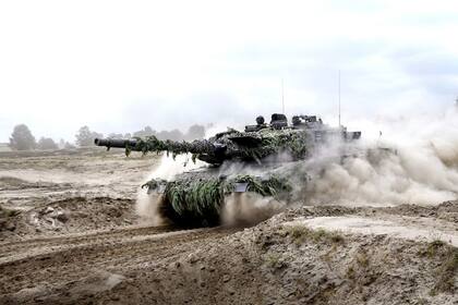 Los miliares ucranianos deben ser entrenados para aprender a manejar los tanques Leopard 2