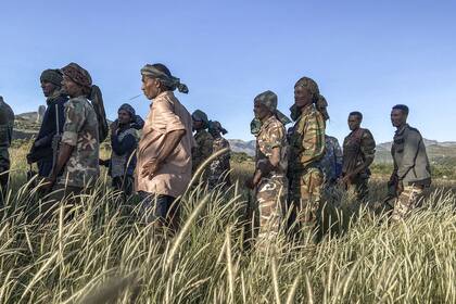 Los milicianos de Amhara, que combaten junto a las fuerzas federales y regionales contra la región norte de Tigray, reciben entrenamiento al norte de Bahir Dar, en Etiopía