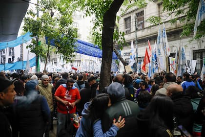 Los militantes que se movilizaron a San José 1111