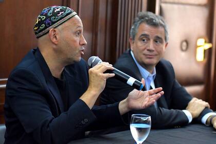 Los ministerios de Ambiente y de Agroindustria crearán un equipo de trabajo técnico que discutirá sobre esa práctica; se reglamentó la ley de envases vacíos